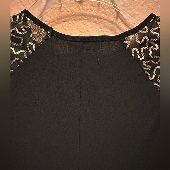 89th & Madison black top with gold sequined sleeves - Picture 5 of 8